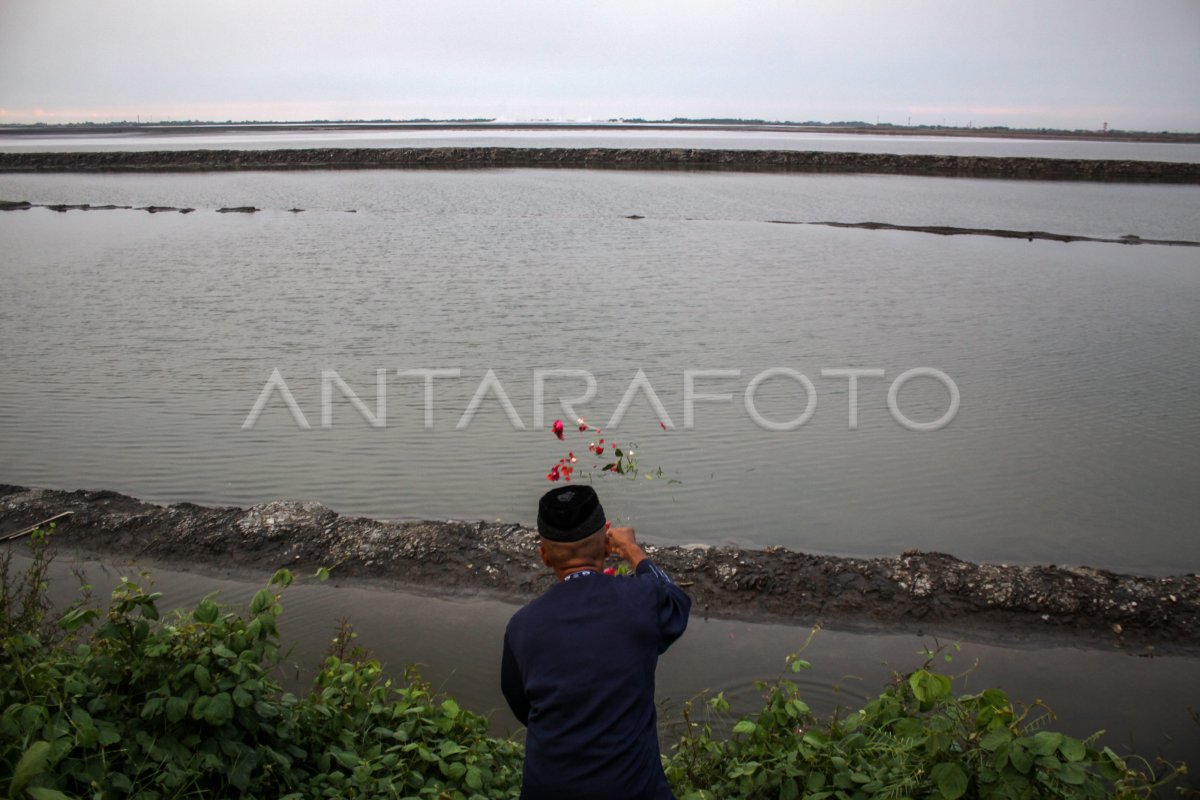 ZIARAH KORBAN LUMPUR LAPINDO | ANTARA Foto