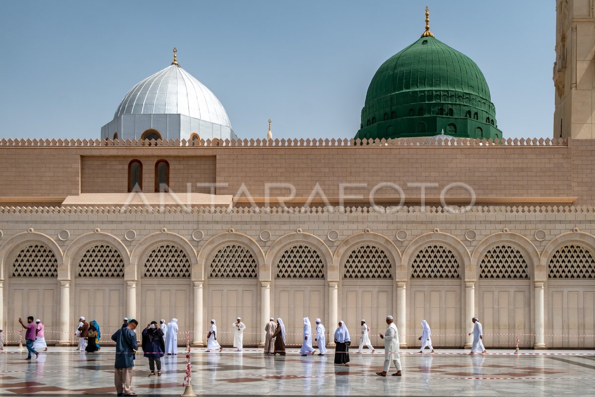 ZIARAH MAKAM NABI MUHAMMAD SAW | ANTARA Foto