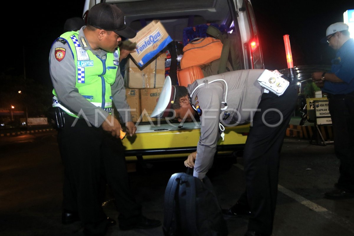 PENGAMANAN PELABUHAN KETAPANG | ANTARA Foto