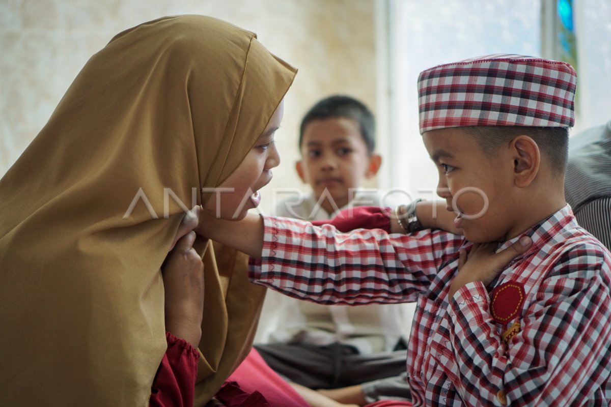 PESANTREN KILAT PENYANDANG TUNA RUNGU | ANTARA Foto