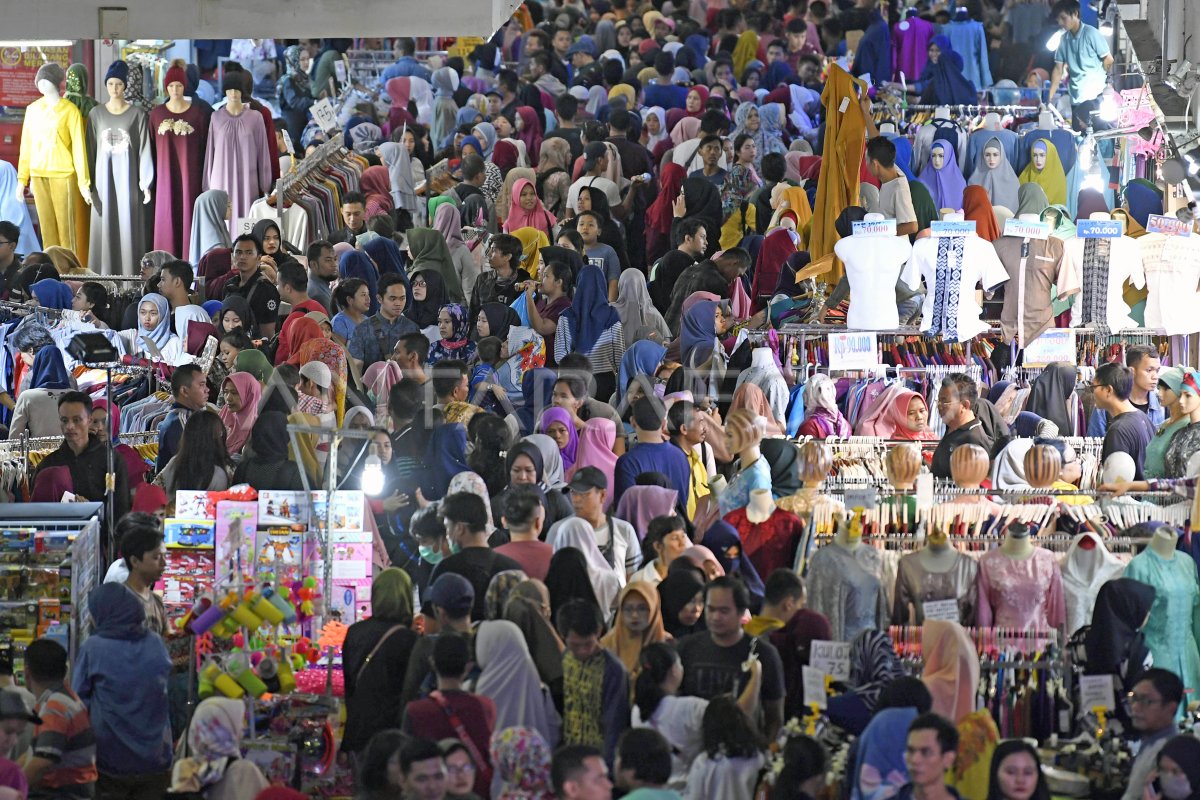 PASAR TANAH ABANG RAMAI | ANTARA Foto