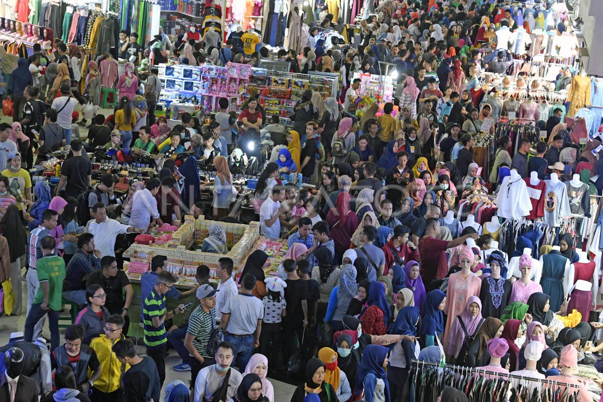 PASAR TANAH ABANG RAMAI | ANTARA Foto