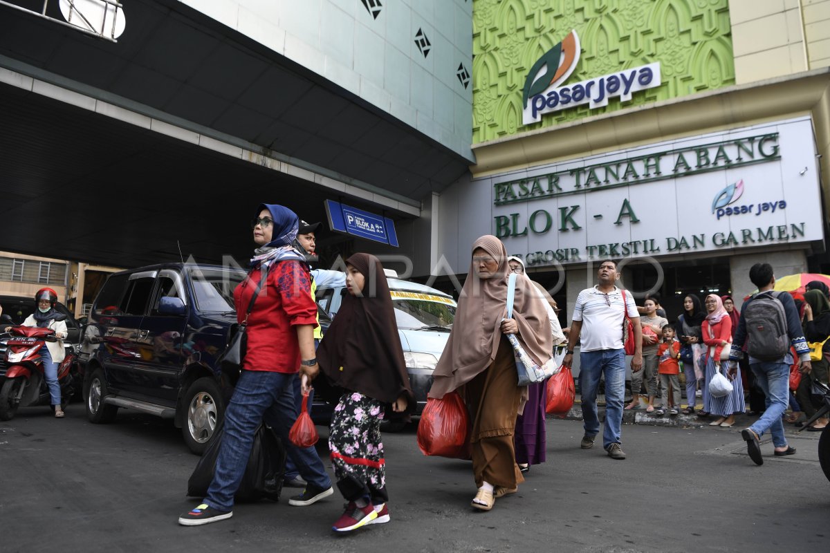 PASAR TANAH ABANG RAMAI | ANTARA Foto