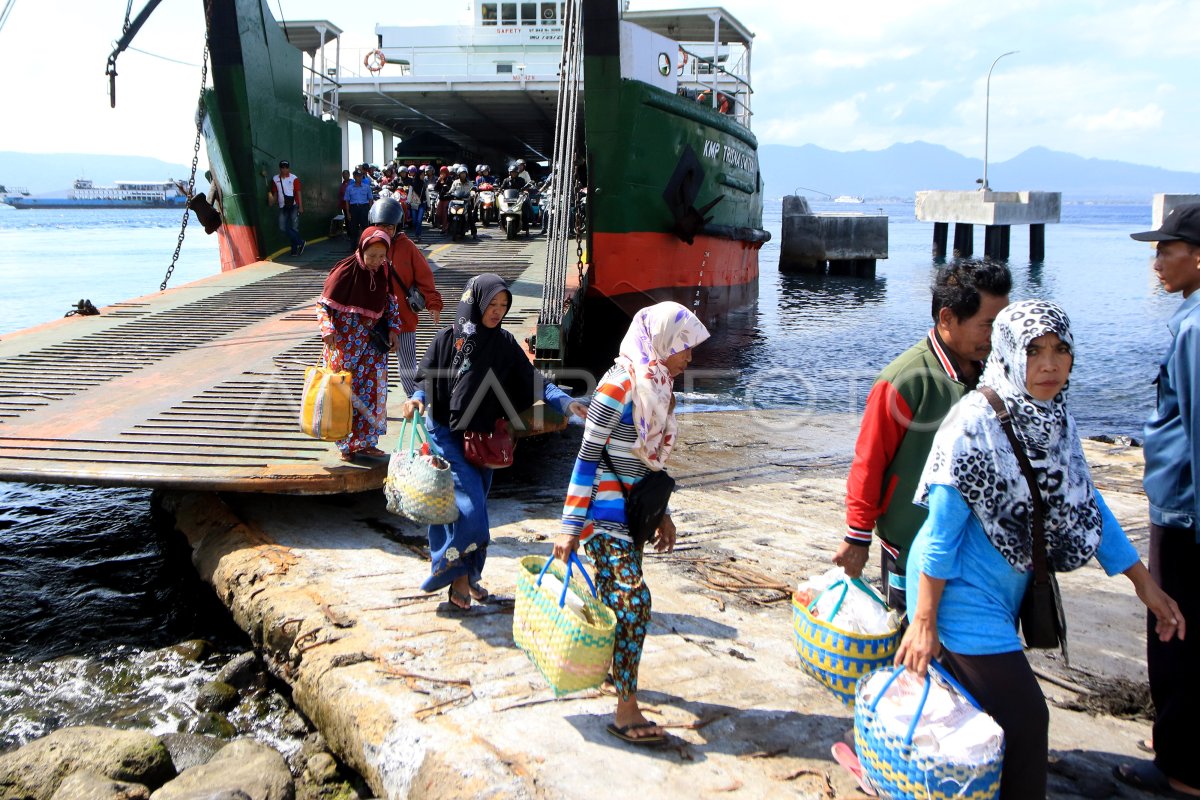 Pelabuhan Ketapang Mulai Ramai Pemudik Antara Foto