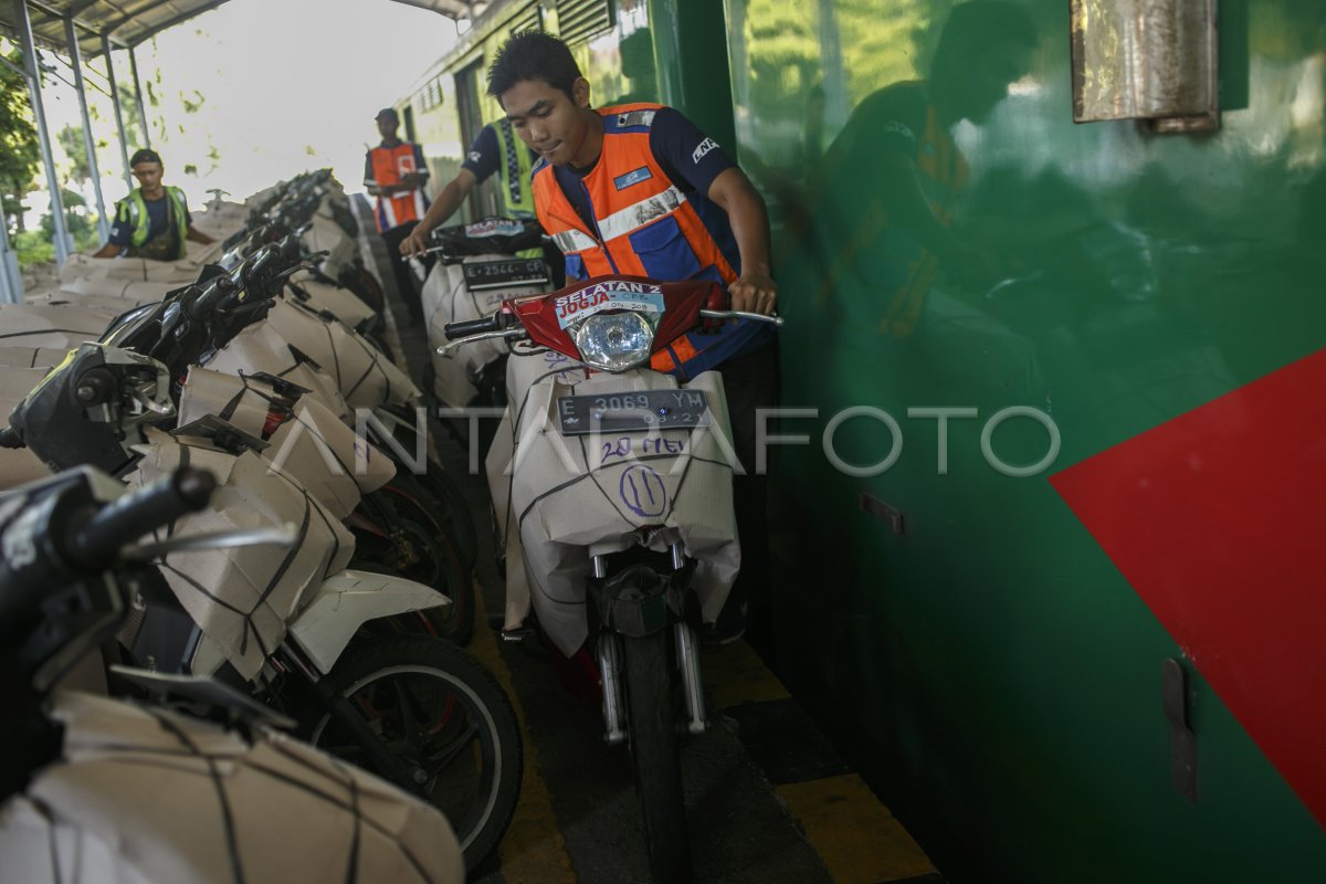 MUDIK MOTOR GRATIS DENGAN KERETA API | ANTARA Foto