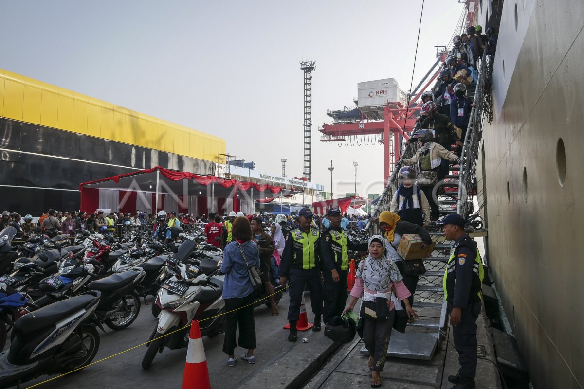 Arus Balik Pelabuhan Tanjung Priok Antara Foto