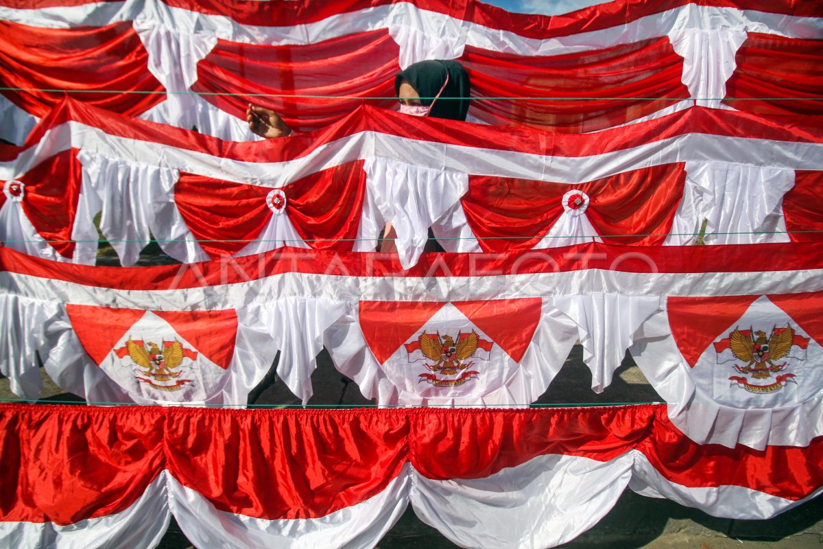 Penjualan Bendera Merah Putih Jelang Hut Kemerdekaan Ri Antara Foto