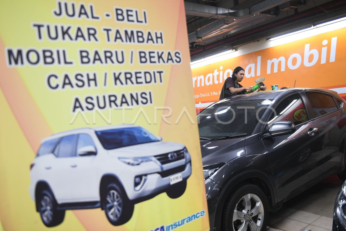 PENJUALAN MOBIL BEKAS MENURUN | ANTARA Foto