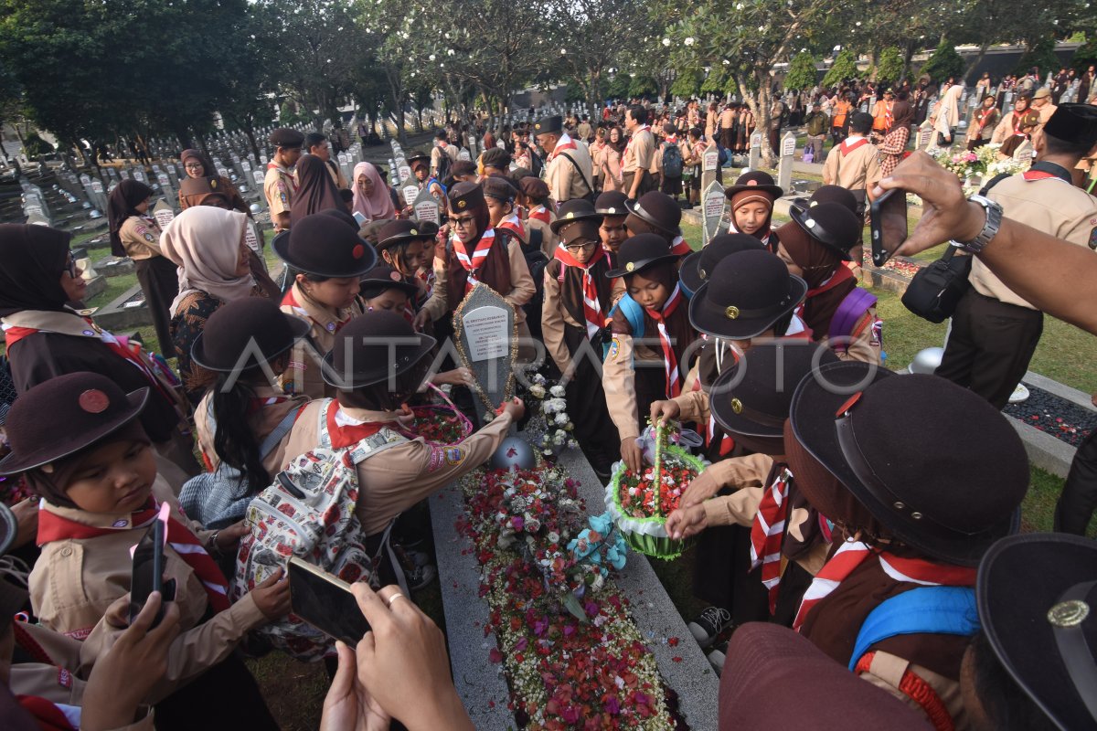 PRAMUKA ZIARAH MAKAM PAHLAWAN | ANTARA Foto