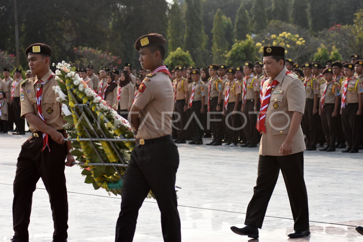 PRAMUKA ZIARAH MAKAM PAHLAWAN | ANTARA Foto