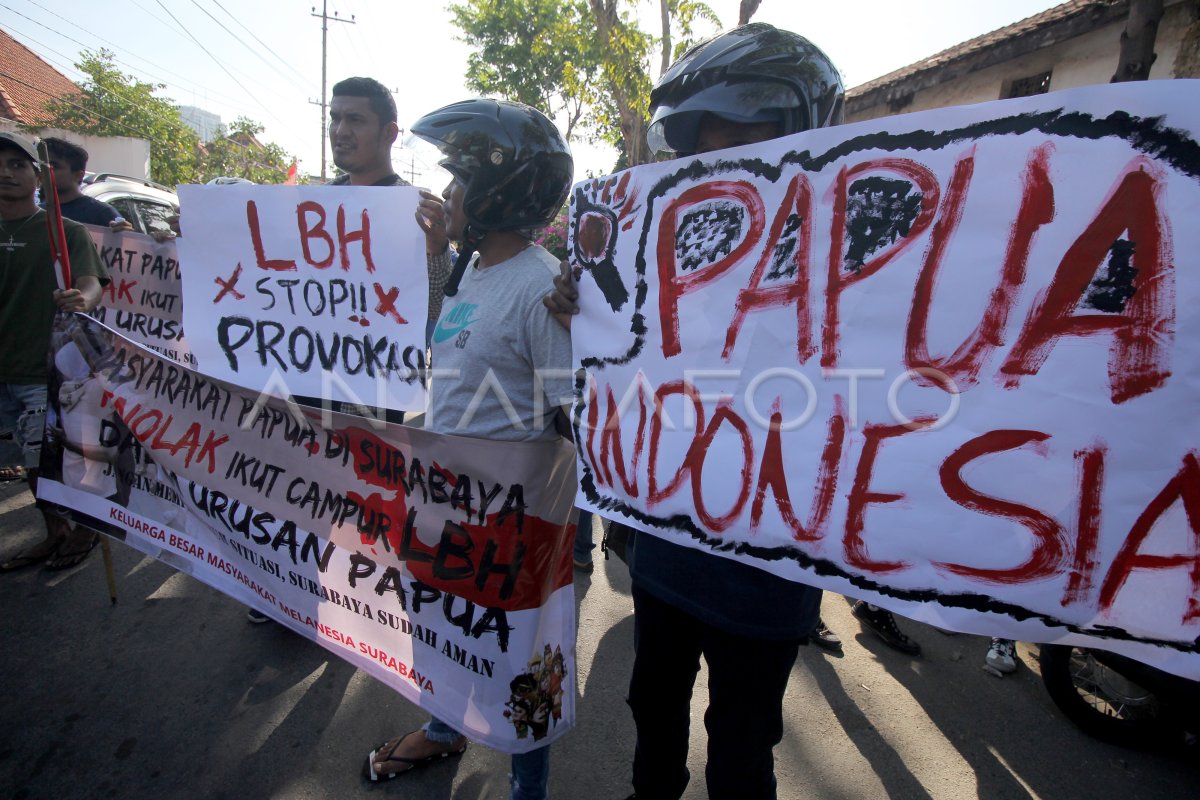 UNJUK RASA DI LBH SURABAYA ANTARA Foto