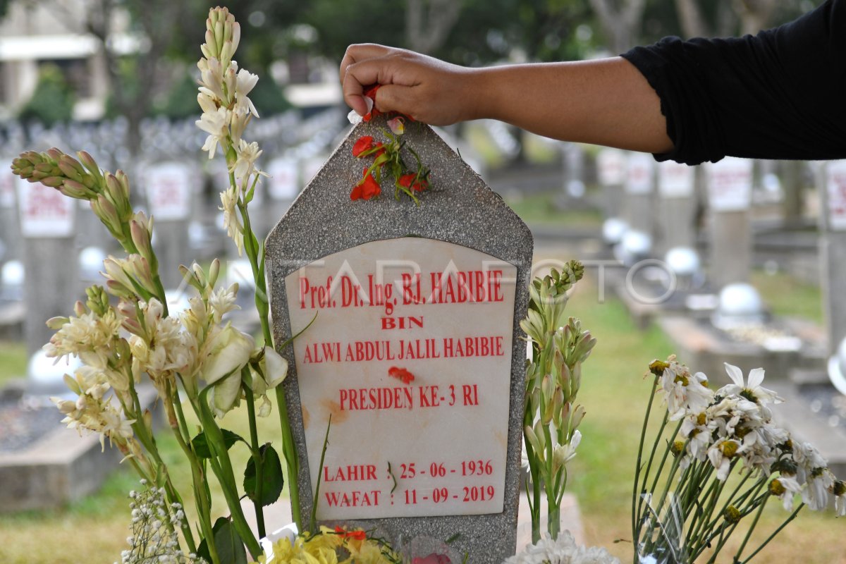 Ziarah Makam Bj Habibie Antara Foto