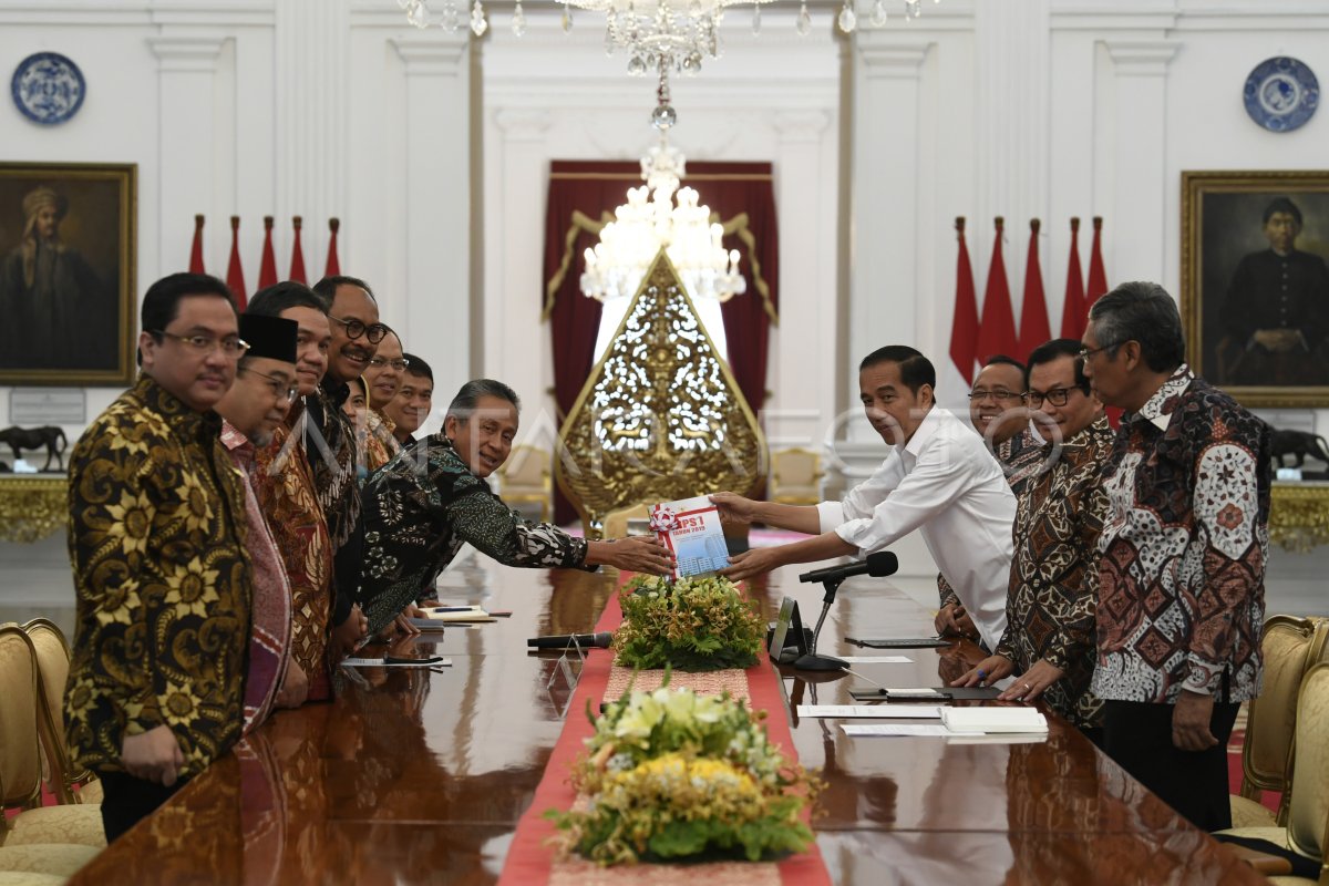 PRESIDEN MENERIMA LAPORAN HASIL PEMERIKSAAN BPK | ANTARA Foto