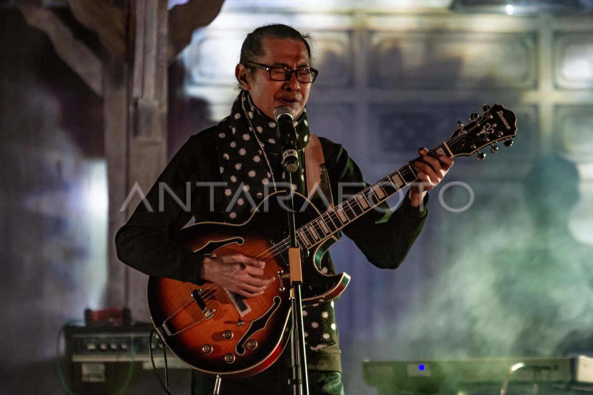 PENAMPILAN MUS MUJIONO DALAM JAZZ PINGGIRROWO ANTARA Foto