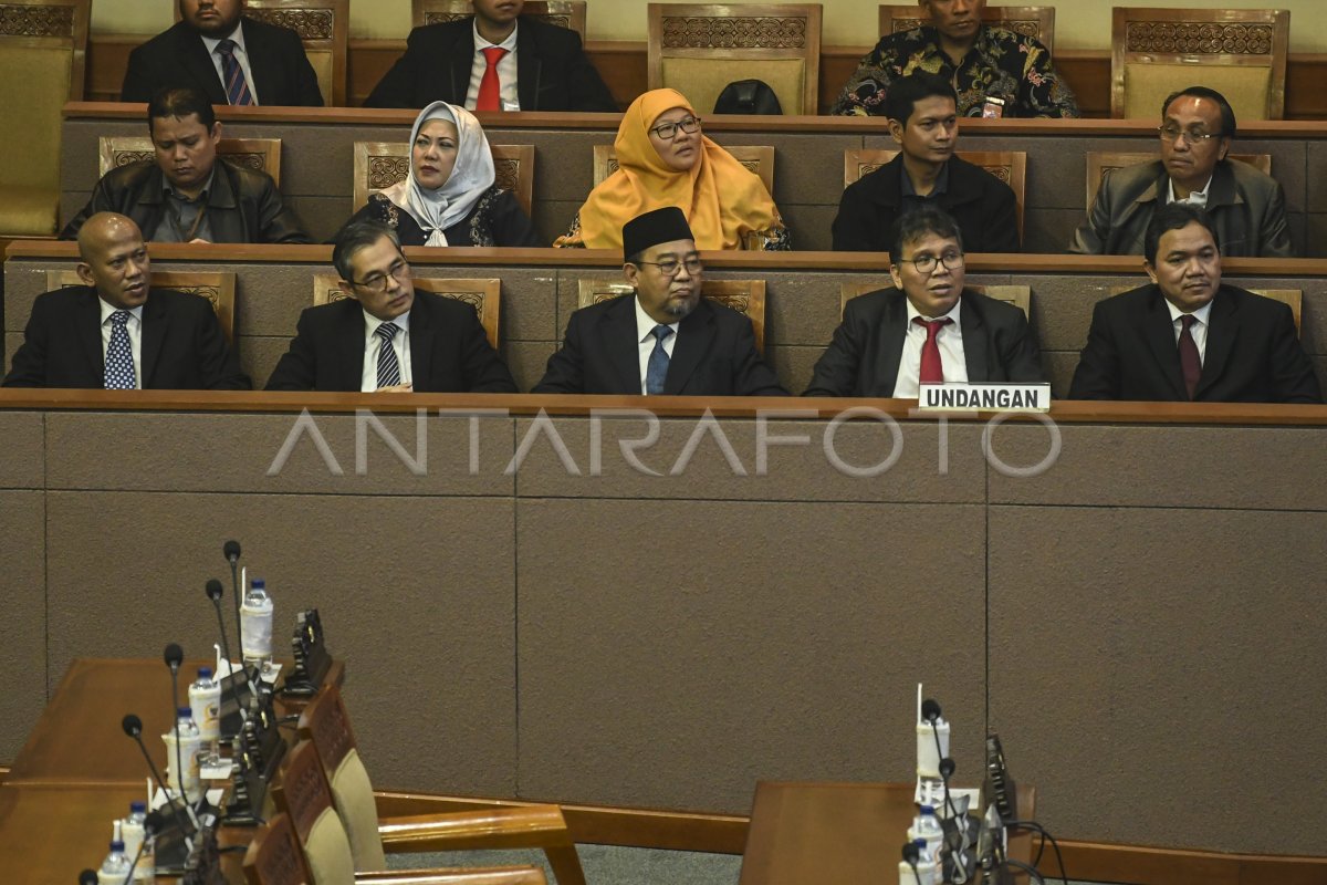 DPR SAHKAN ANGGOTA BPK TERPILIH | ANTARA Foto