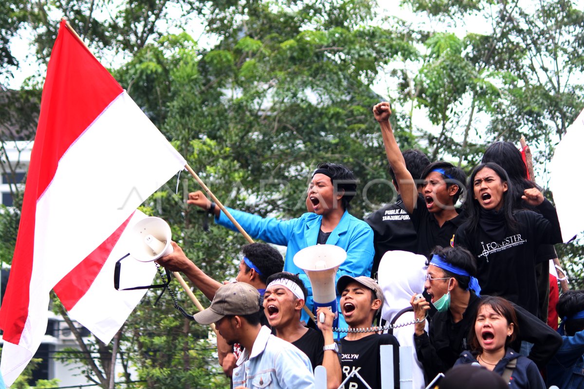 AKSI MAHASISWA DI PONTIANAK | ANTARA Foto