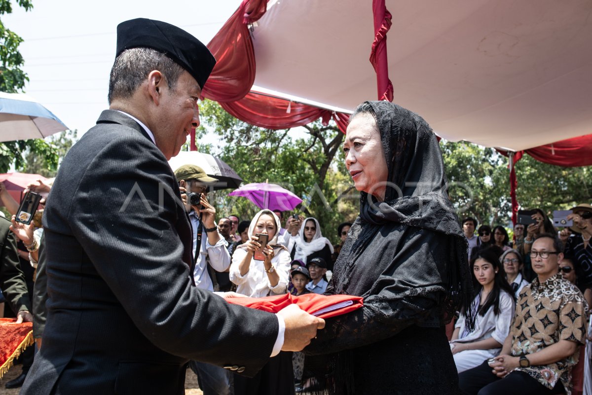 UPACARA PEMAKAMAN ARISTIDES KATOPPO