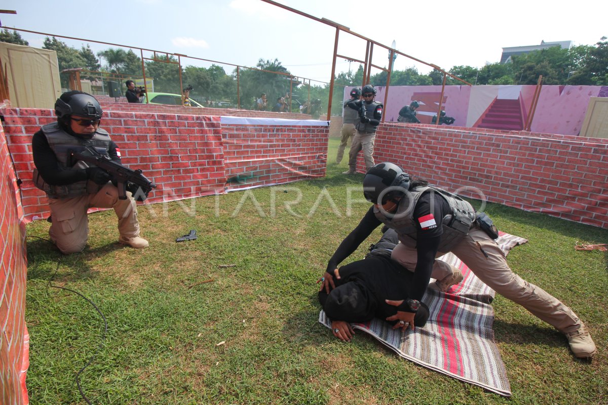 Simulasi Pengungkapan Kasus Kejahatan Antara Foto