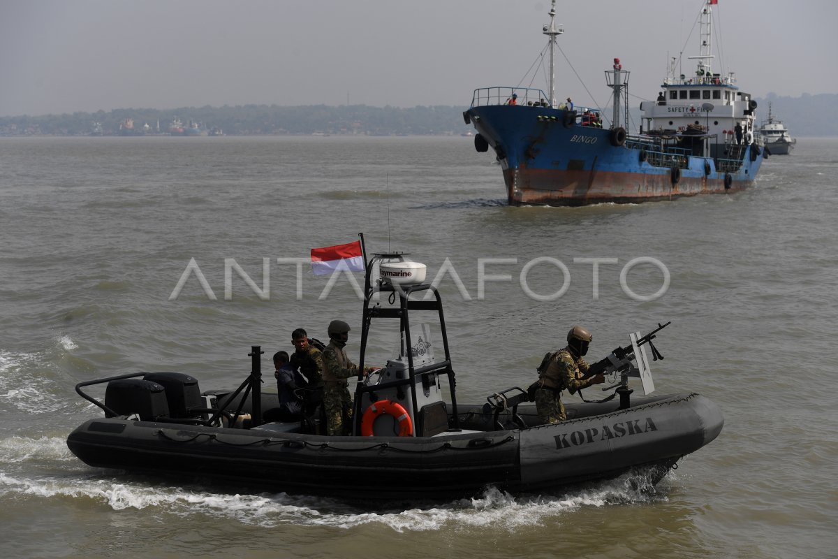 LATIHAN PENGAMANAN PELABUHAN | ANTARA Foto