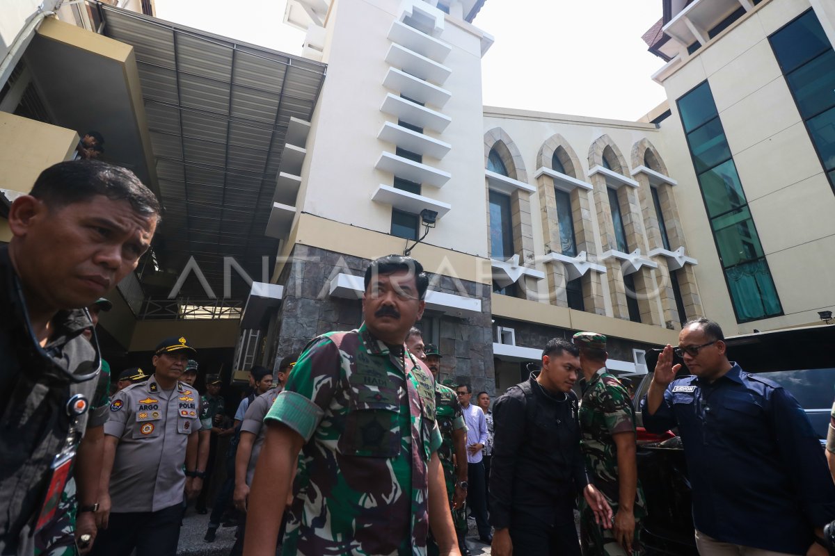 KUNJUNGAN PANGLIMA TNI DAN KAPOLRI DI SURABAYA | ANTARA Foto