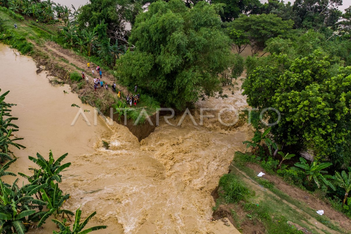 BANJIR AKIBAT TANGGUL JEBOL DI DEMAK | ANTARA Foto