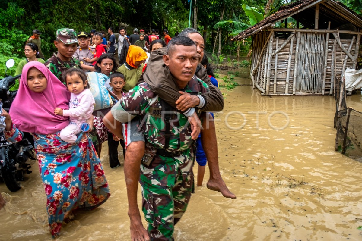 BANJIR AKIBAT TANGGUL JEBOL DI DEMAK | ANTARA Foto