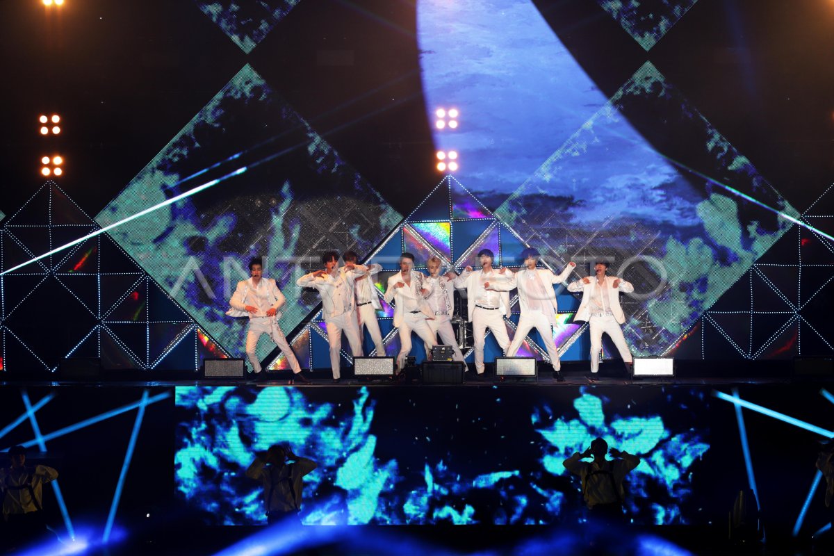 KONSER SUPER JUNIOR