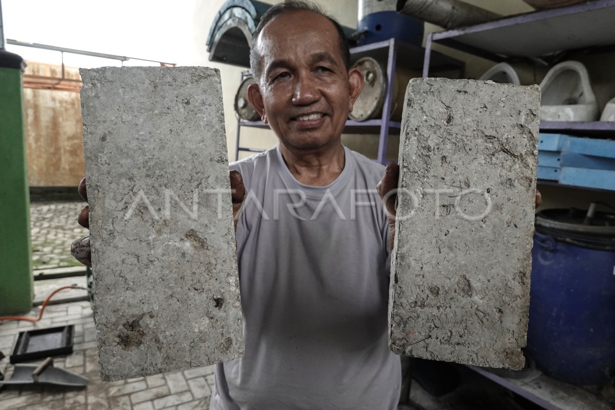 Batu Bata Dari Sampah Organik Antara Foto