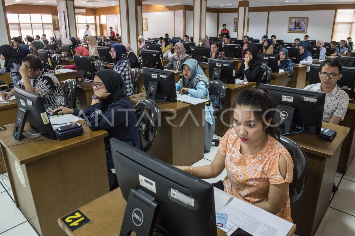 SIMULASI TES CPNS BERBASIS CAT | ANTARA Foto