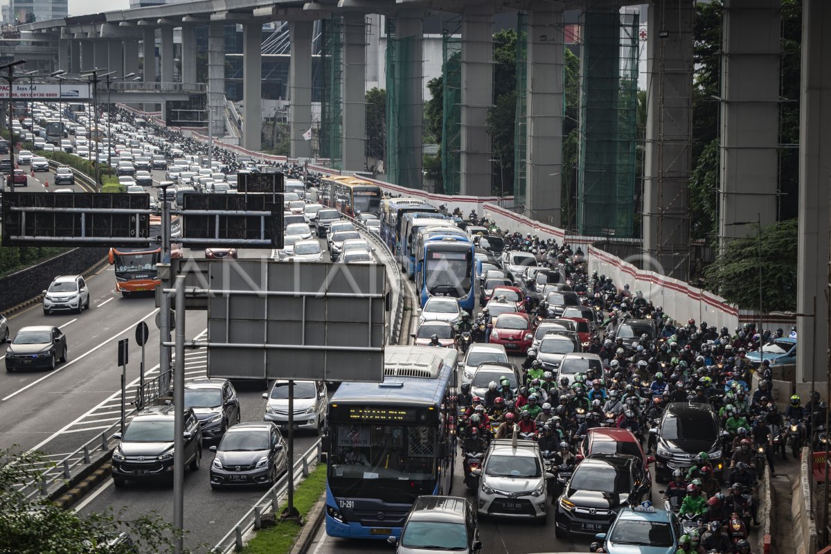 JAKARTA KOTA TERMACET KE-10 DI DUNIA | ANTARA Foto