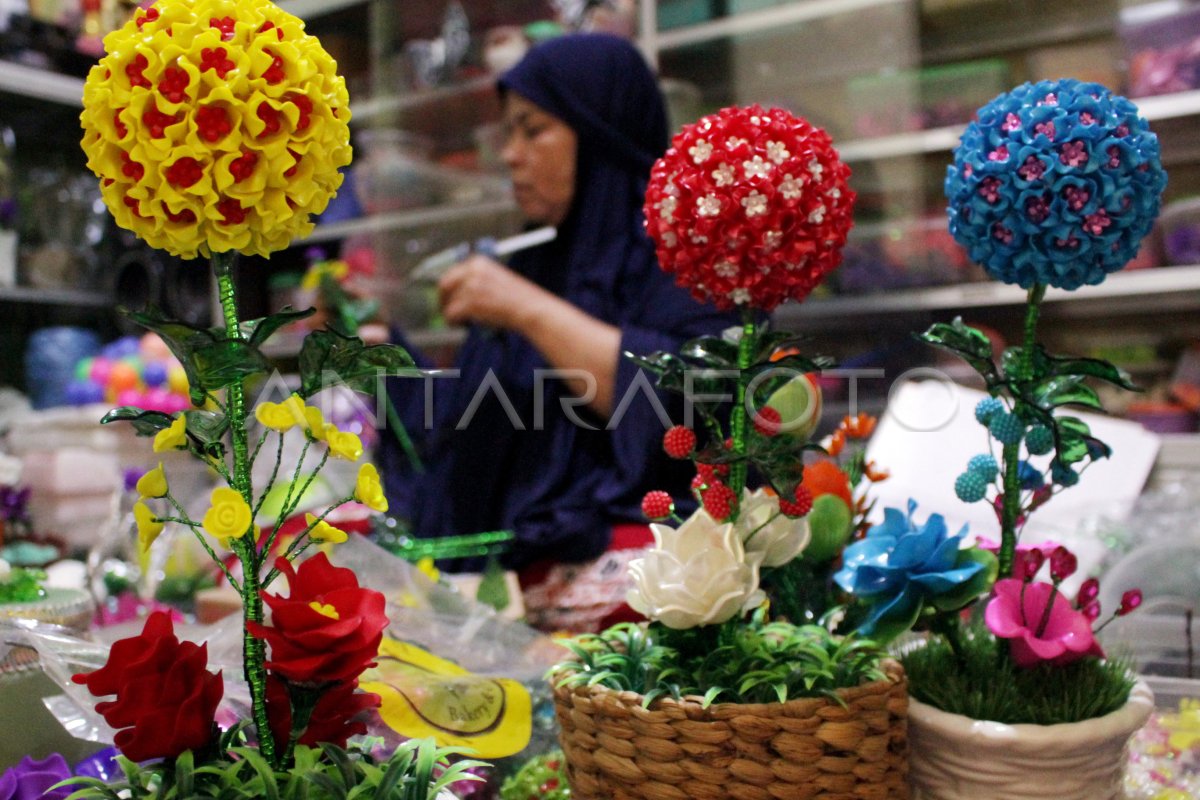 Kerajinan Bunga Akrilik Antara Foto