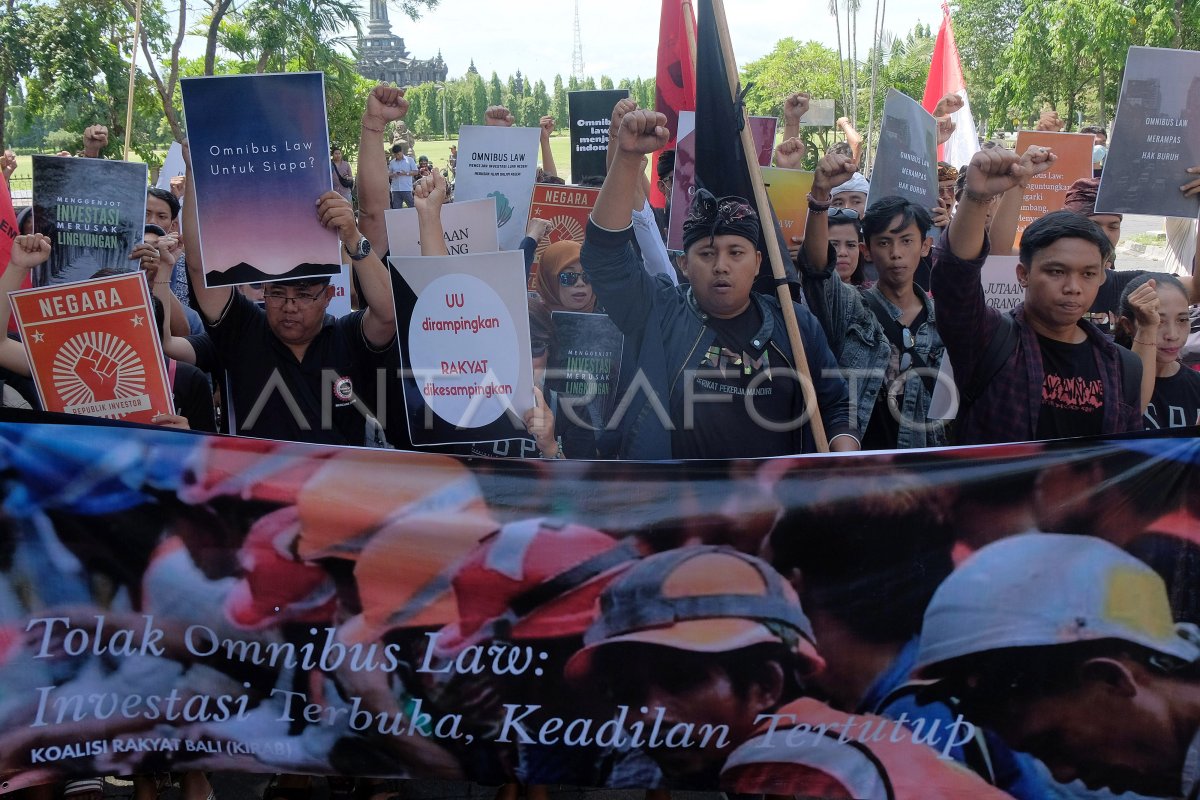 Penolakan Ruu Omnibus Law Cipta Lapangan Kerja Antara Foto