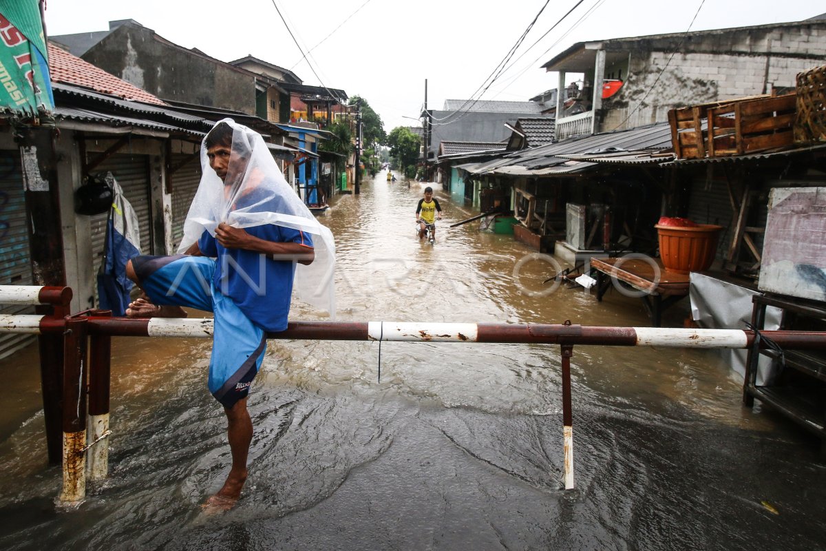 BANJIR DI TANGERANG SELATAN | ANTARA Foto