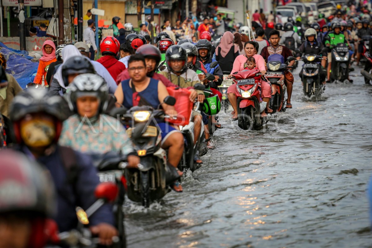 Dampak Drainase Buruk Di Tangerang Antara Foto