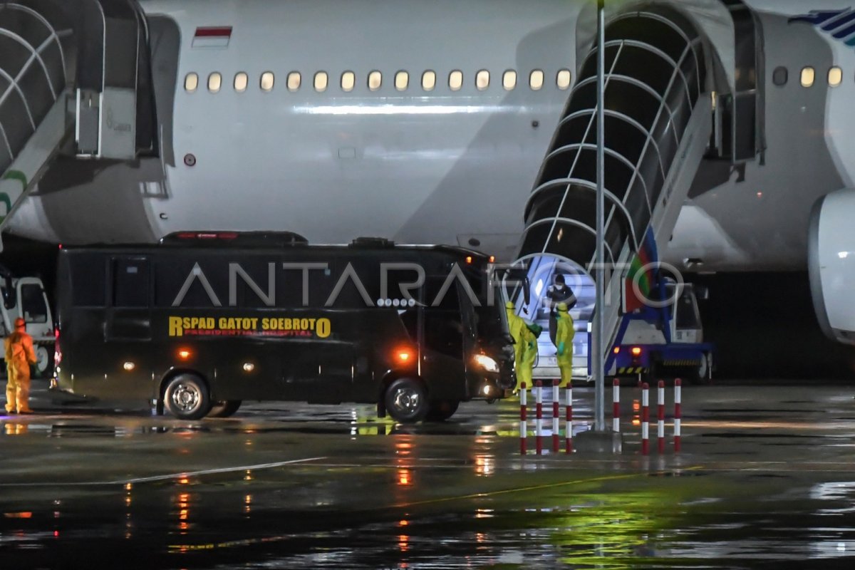 Wni Kru Kapal Diamond Princess Tiba Di Bandara Kertajati Antara Foto 1435