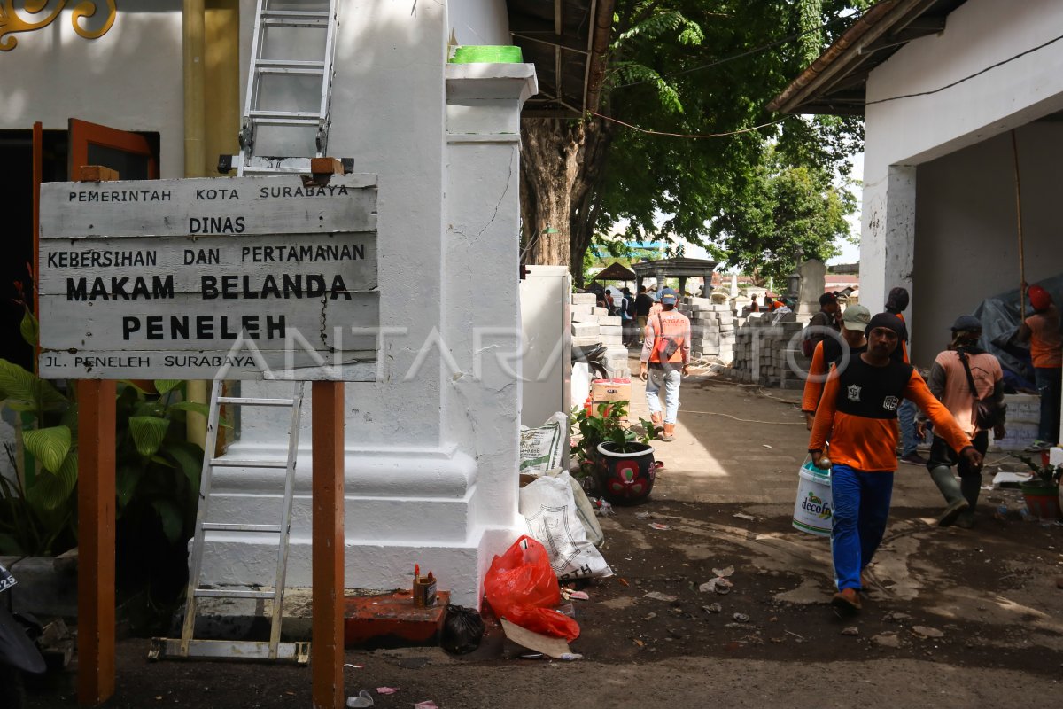 PERBAIKAN MAKAM BELANDA PENELEH | ANTARA Foto