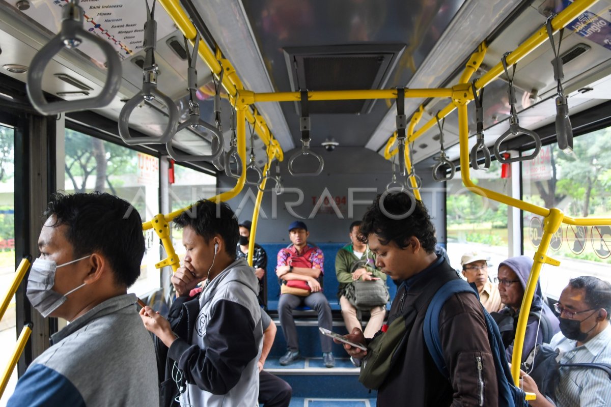 OPERASIONAL TRANSJAKARTA KEMBALI NORMAL | ANTARA Foto