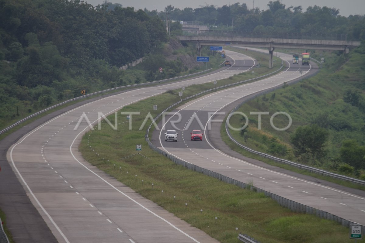 Penurunan Jumlah Kendaraan Pengguna Tol Antara Foto