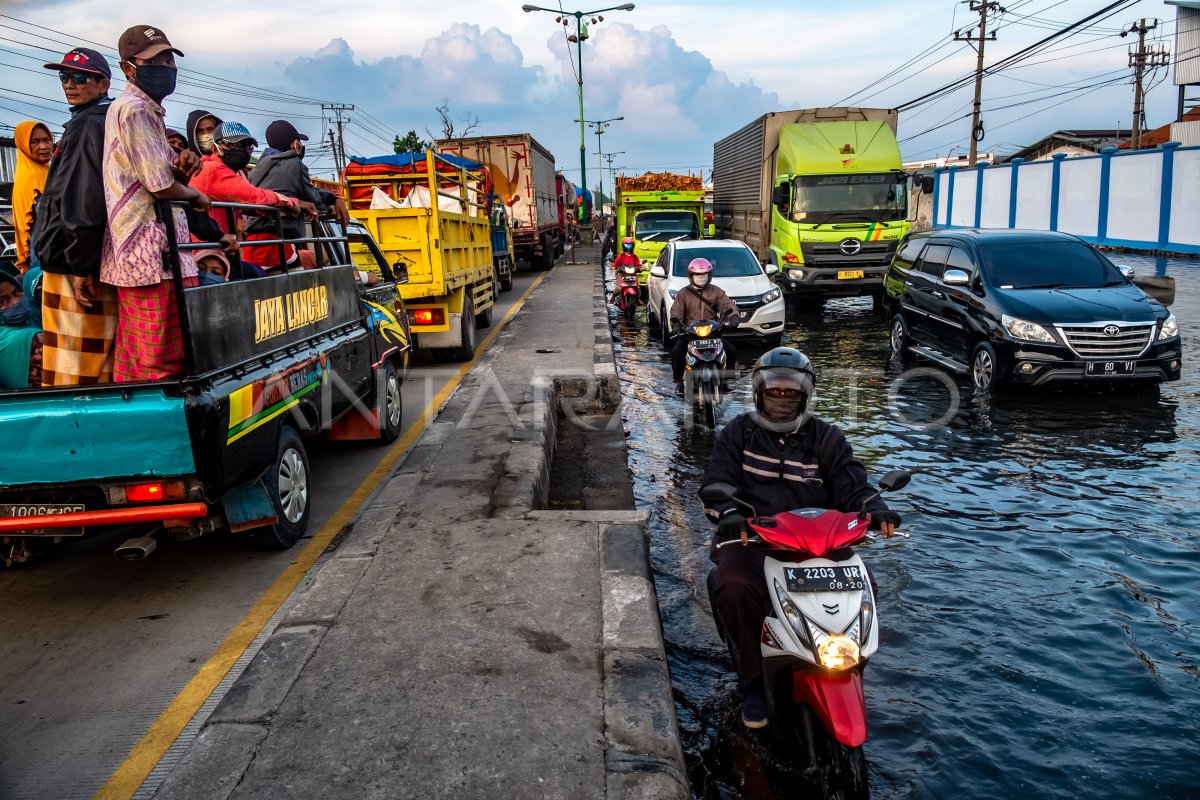 BANJIR ROB DI JALUR PANTURA DEMAK | ANTARA Foto