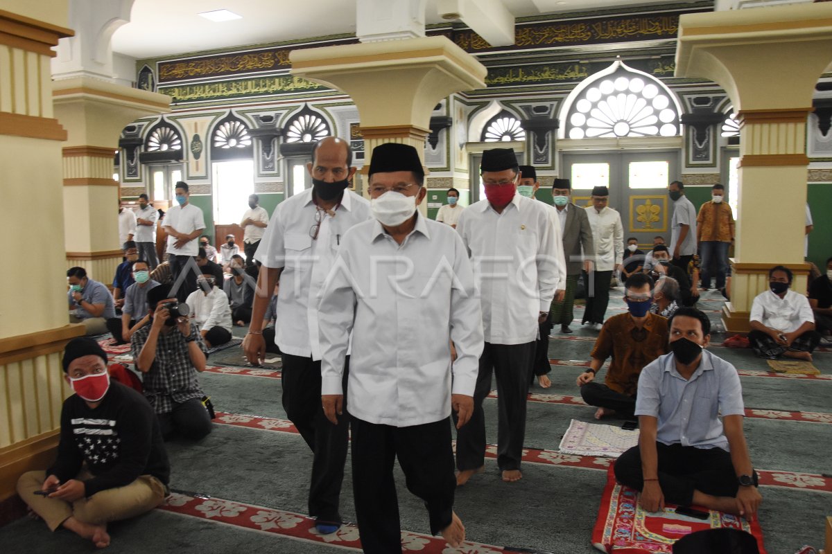 Jk Shalat Jumat Berjamaah Di Masjid Al Azhar Antara Foto 9039