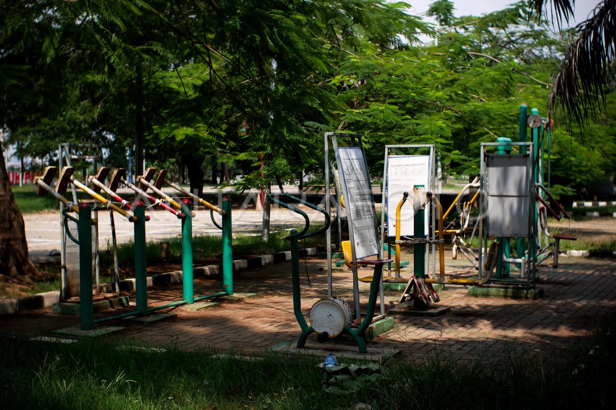 TAMAN WADUK PLUIT TIDAK TERAWAT | ANTARA Foto