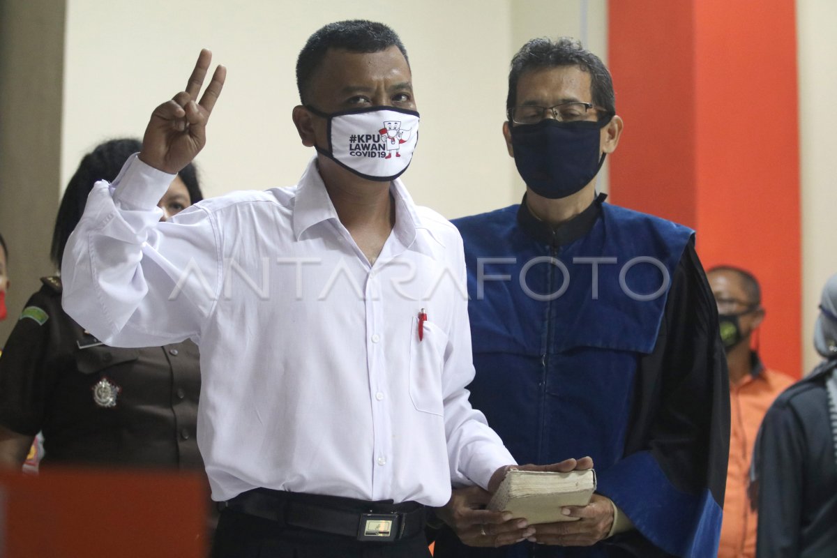 Pelantikan Panitia Pemungutan Suara Pilkada Antara Foto