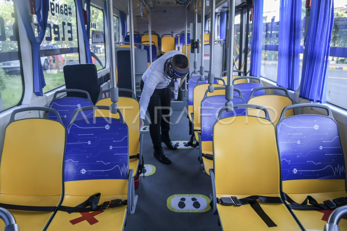 Transjakarta Uji Coba Dua Bus Listrik Antara Foto