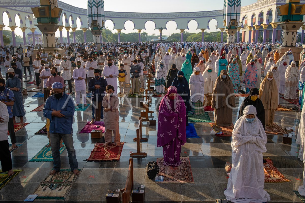 SHALAT IDUL ADHA DI MAJT SEMARANG | ANTARA Foto