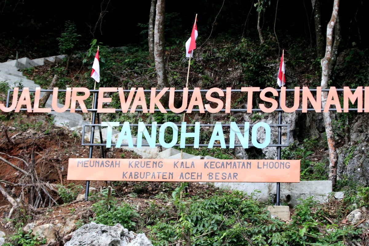 JALUR EVAKUASI BENCANA ALAM | ANTARA Foto