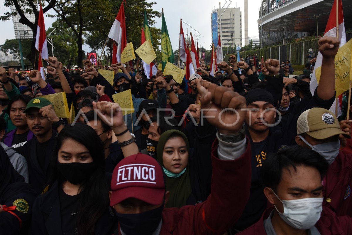 AKSI MAHASISWA TOLAK RUU OMNIBUS LAW | ANTARA Foto