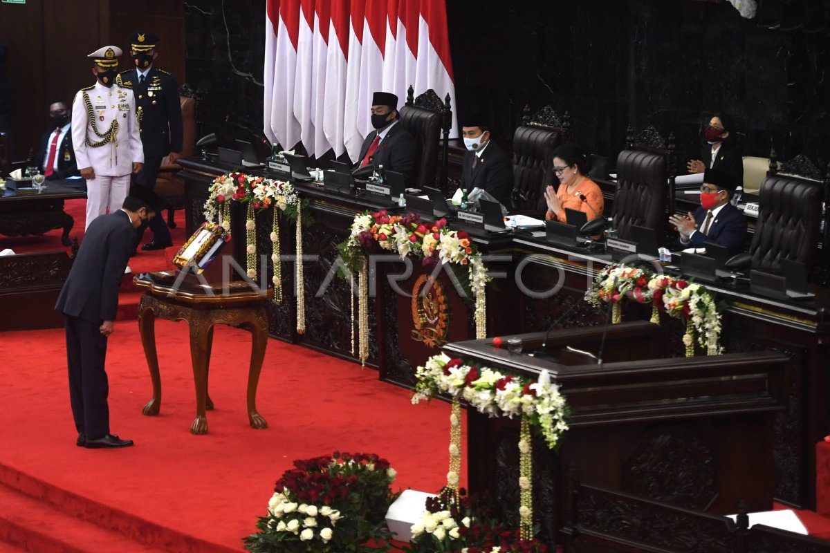 PIDATO PENGANTAR RUU APBN 202I DAN NOTA KEUANGAN | ANTARA Foto