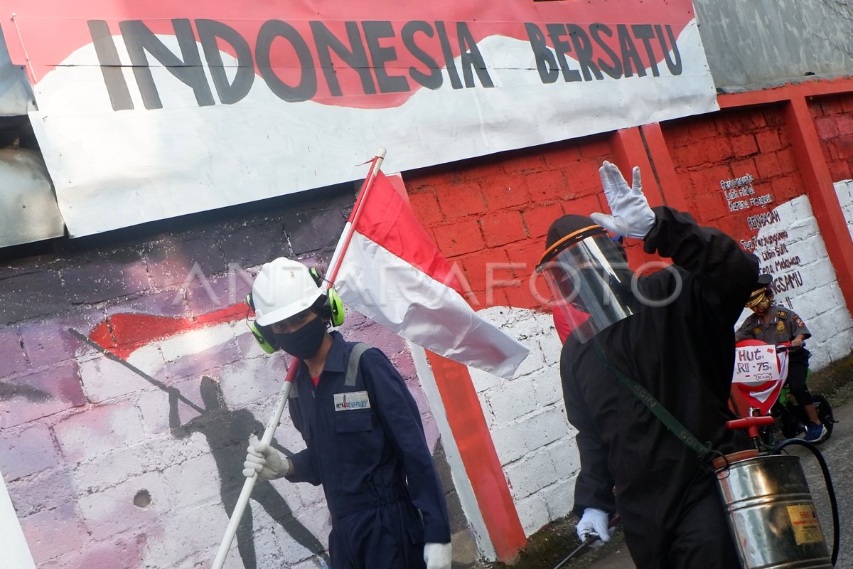 Pawai Merayakan Hut Kemerdekaan Ke Ri Antara Foto