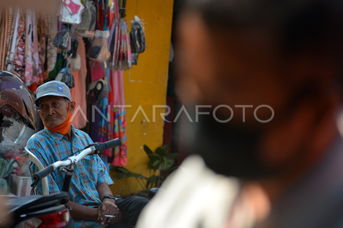 TINGKAT KESADARAN GUNAKAN MASKER RENDAH | ANTARA Foto