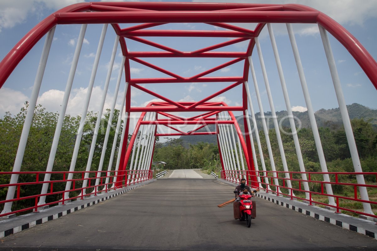 IKON WISATA BARU JEMBATAN NUSANTARA WONOGIRI | ANTARA Foto
